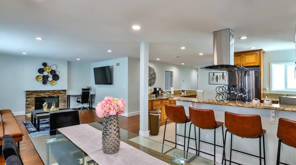 H&H Modern Lux 4Bd 1 King Suite 3 Queen Socal Disney 웨스트민스터 외부 사진