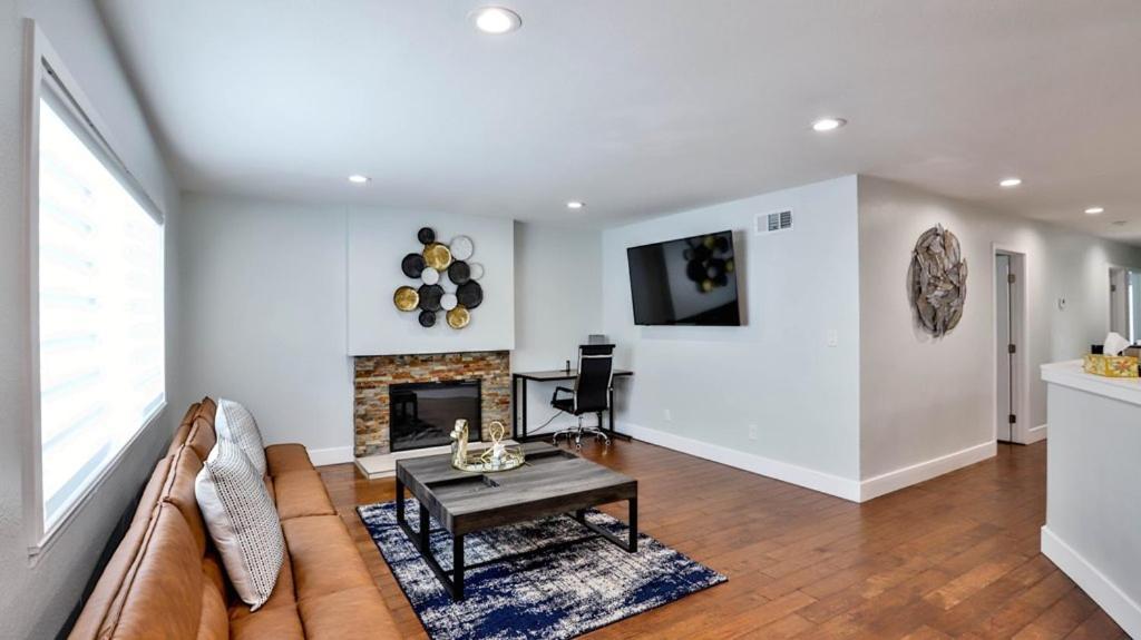 H&H Modern Lux 4Bd 1 King Suite 3 Queen Socal Disney 웨스트민스터 외부 사진