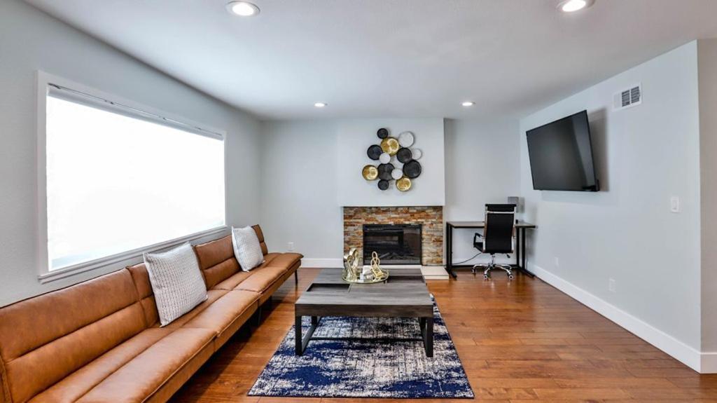 H&H Modern Lux 4Bd 1 King Suite 3 Queen Socal Disney 웨스트민스터 외부 사진