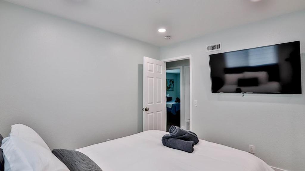 H&H Modern Lux 4Bd 1 King Suite 3 Queen Socal Disney 웨스트민스터 외부 사진