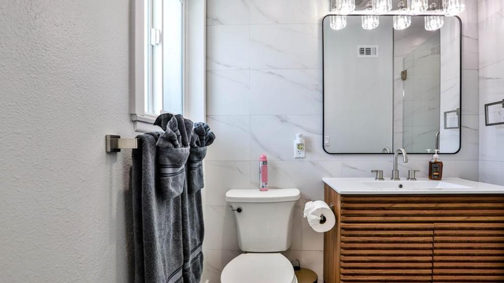 H&H Modern Lux 4Bd 1 King Suite 3 Queen Socal Disney 웨스트민스터 외부 사진
