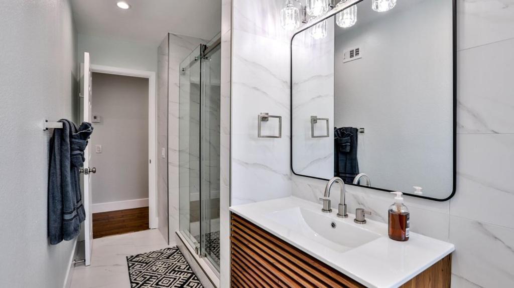 H&H Modern Lux 4Bd 1 King Suite 3 Queen Socal Disney 웨스트민스터 외부 사진