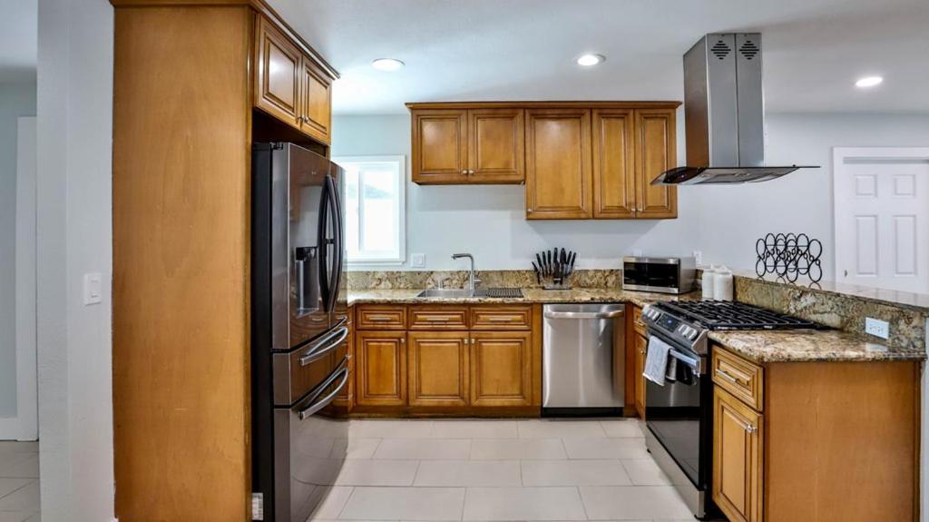H&H Modern Lux 4Bd 1 King Suite 3 Queen Socal Disney 웨스트민스터 외부 사진