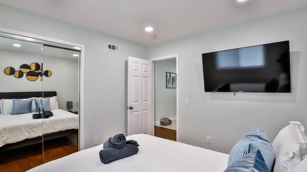 H&H Modern Lux 4Bd 1 King Suite 3 Queen Socal Disney 웨스트민스터 외부 사진