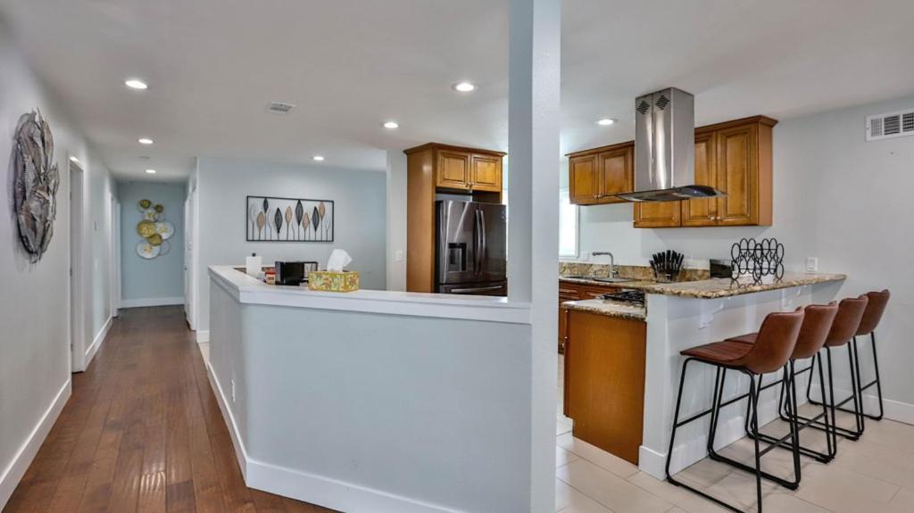 H&H Modern Lux 4Bd 1 King Suite 3 Queen Socal Disney 웨스트민스터 외부 사진