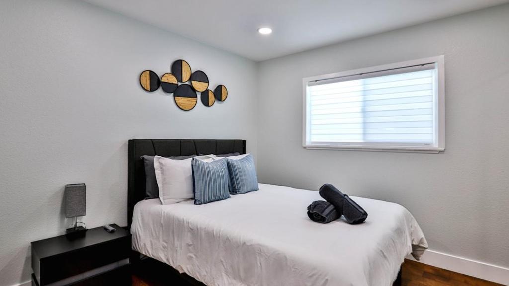 H&H Modern Lux 4Bd 1 King Suite 3 Queen Socal Disney 웨스트민스터 외부 사진