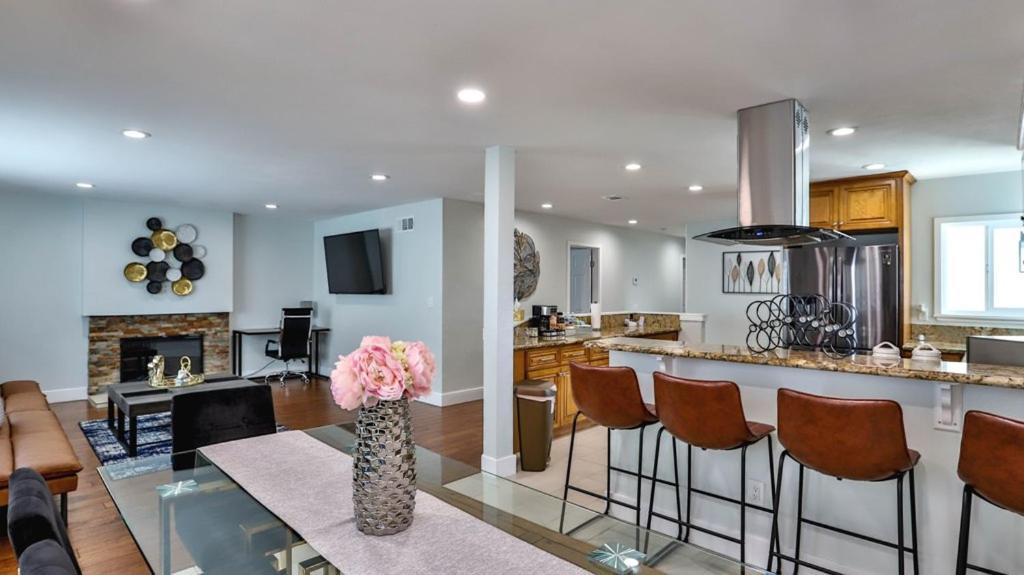 H&H Modern Lux 4Bd 1 King Suite 3 Queen Socal Disney 웨스트민스터 외부 사진